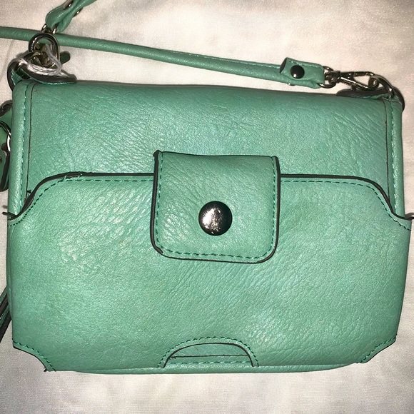 BUENO Small Wristlet Wallet Purse - Picture 2 of 9